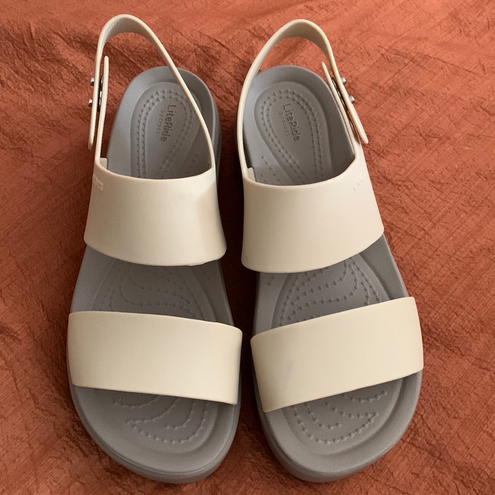 CROCS Women's Brooklyn Low Wedges Tan/Mushroom Sandals Big Girl's Size 6